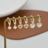 لا يجب على التلميذات الأقراط اللؤلؤية المحبوبة أن تخلد إلى النوم Specification image